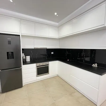 Apartment Deluxe *
