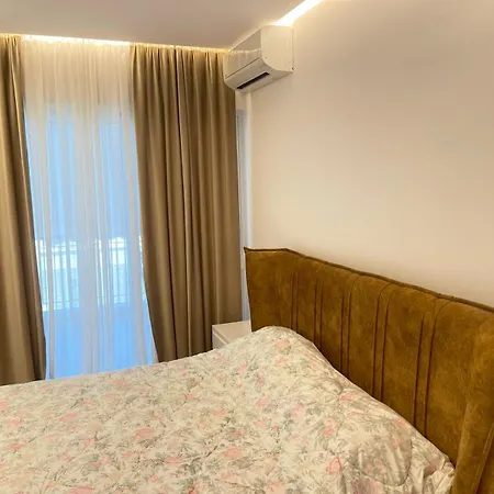 Deluxe * Sarande