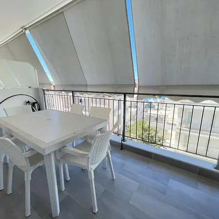 Apartment Deluxe *