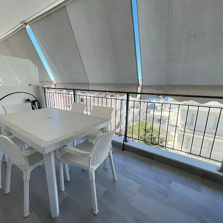 Apartment Deluxe